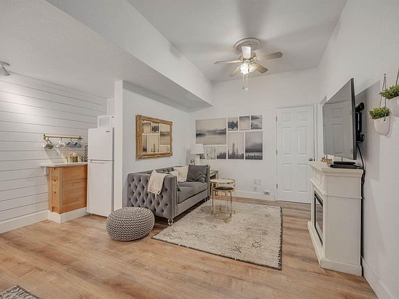 4th image of 570 Chinquapin Way #A