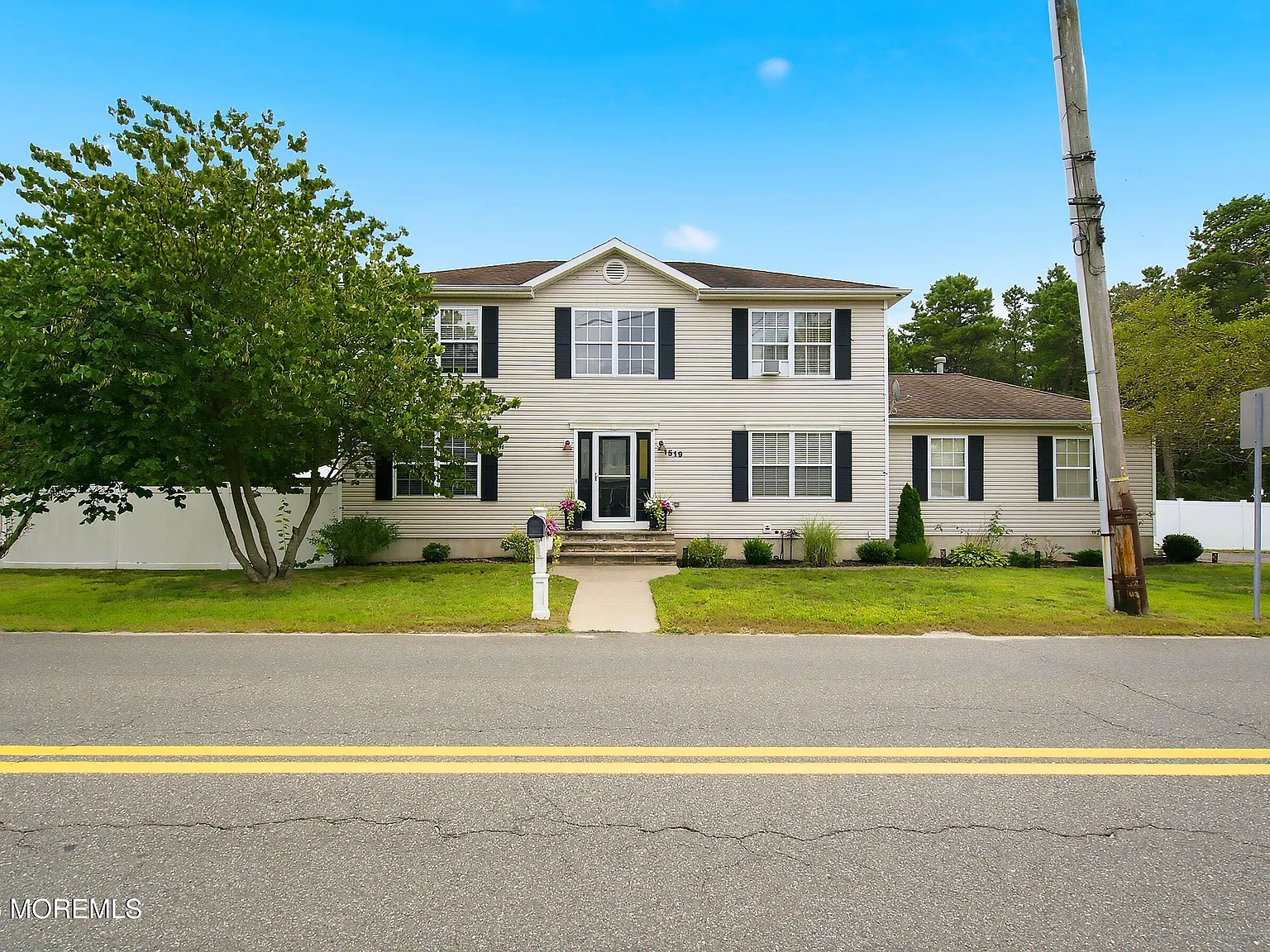 7 bed, 3.5 bath, 1920 sqft, $4,200 — Photo 3