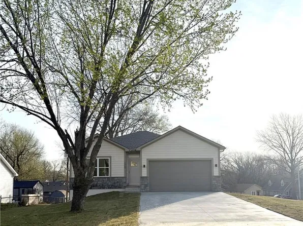 1705 Johnston St, Liberty, MO 64068