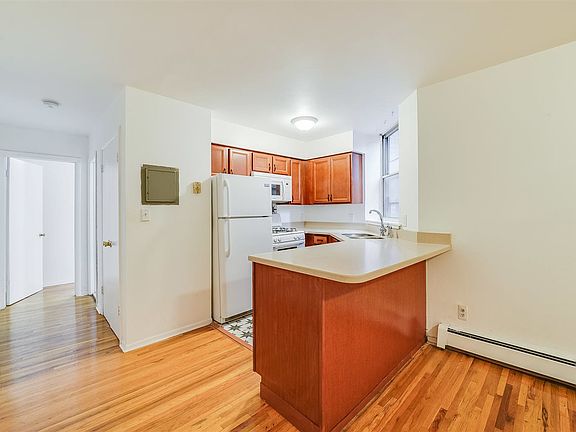 2nd image of 624 Park Ave APT 3B