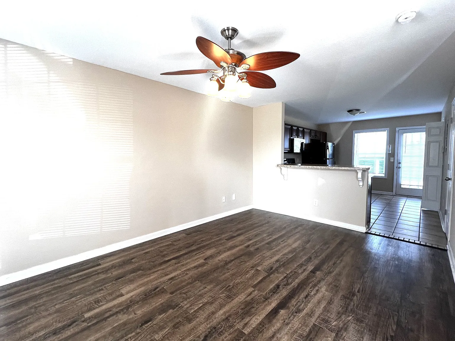 2 bed, 1.5 bath, 1000 sqft, $995 — Photo 2