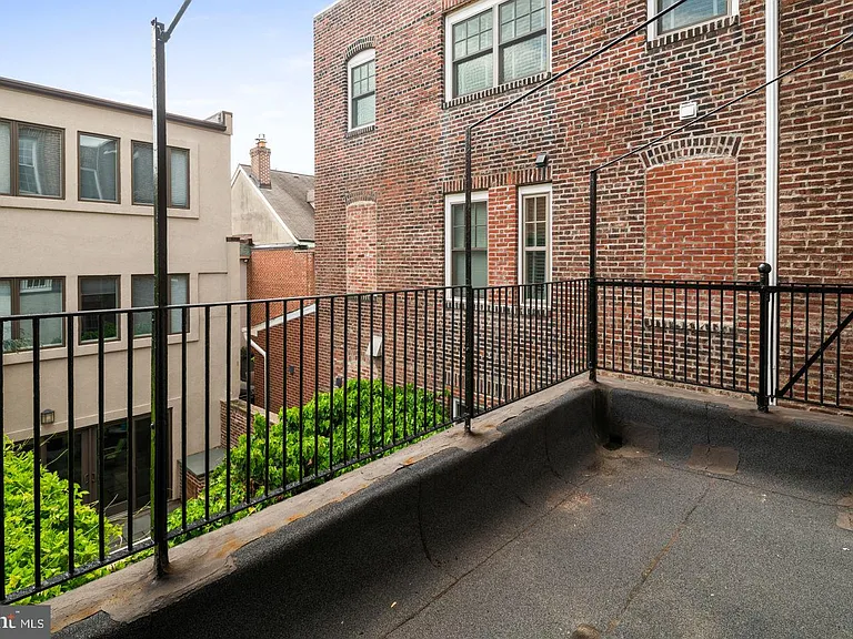 632 Pine St #2 — Photo 13