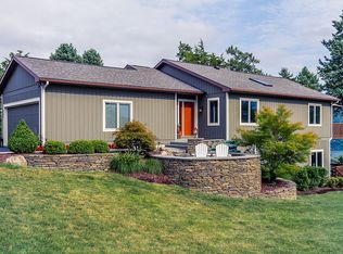 5586 Lochcrest Cir, Canandaigua, NY 14424