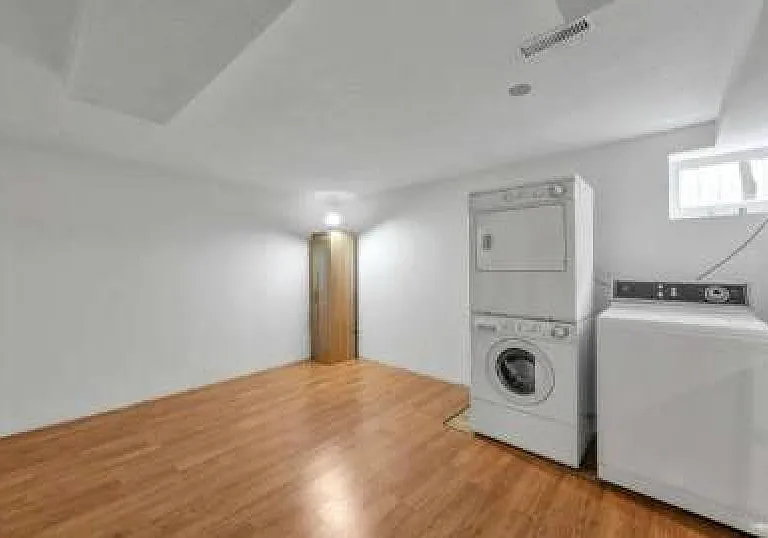 2208 Burquitlam Dr — Photo 8