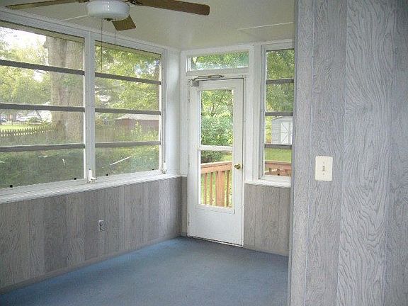 4th image of 9750 Sunrise Ct