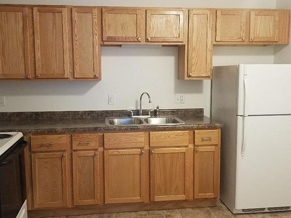 4th image of 202 S Paw Paw St #8
