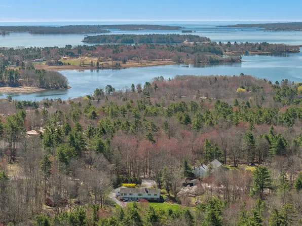 69 Falmouth Road, Falmouth, ME 04103