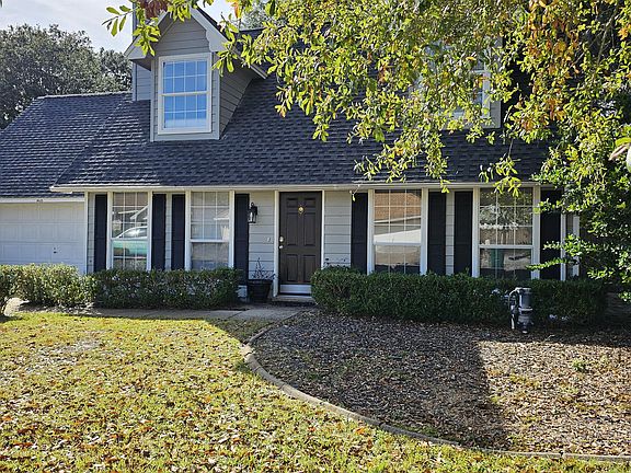 3rd image of 406 Parkwood Pl
