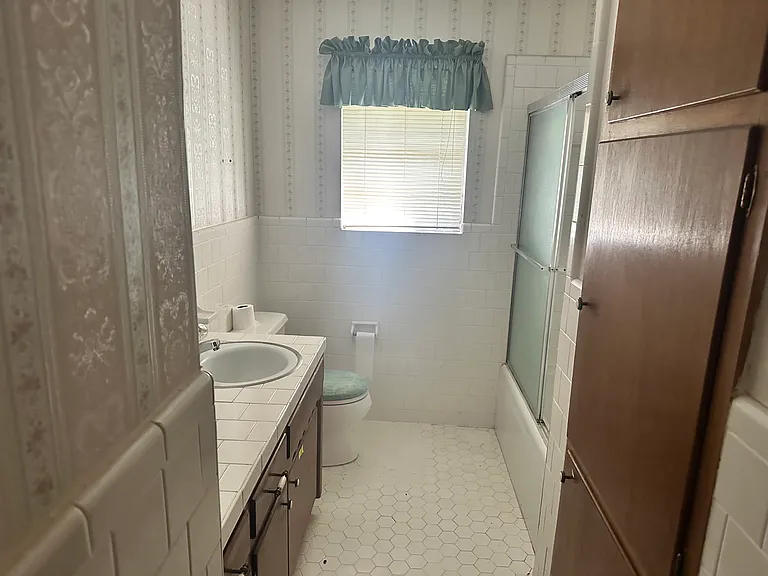 1533 Pine Manor Dr — Photo 2