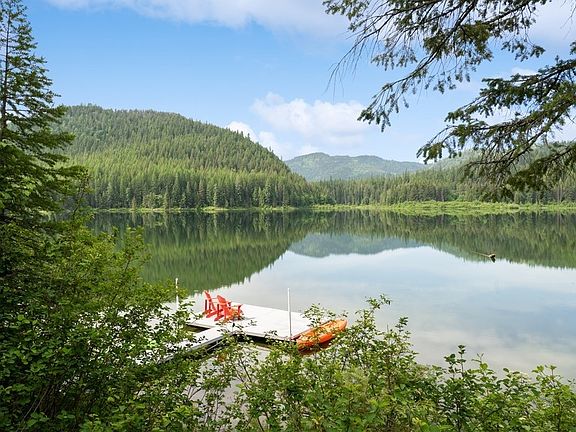 5th image of 988 Lake Dr