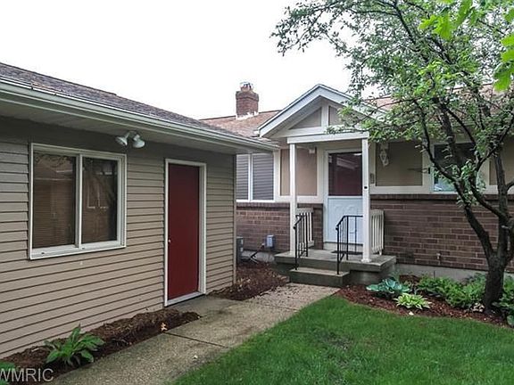 3rd image of 4419 N Valley Dr NE