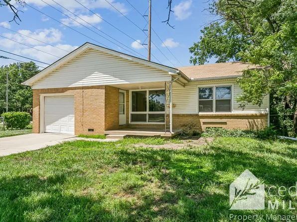 8002 E Gilbert St, Wichita, KS 67207