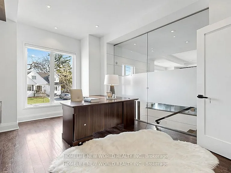 220 Roe Ave — Photo 8