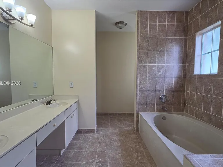 15743 SW 145th Ter — Photo 20