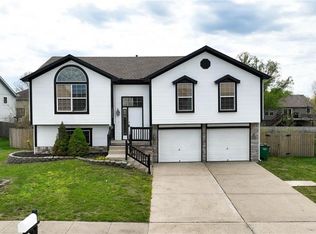 12203 E 214th Ter, Peculiar, MO 64078