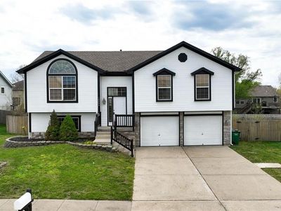 12203 E 214th Ter, Peculiar, MO, 64078