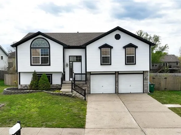 12203 E 214th Ter, Peculiar, MO 64078