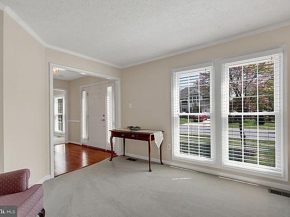 4th image of 706 Ennis Way
