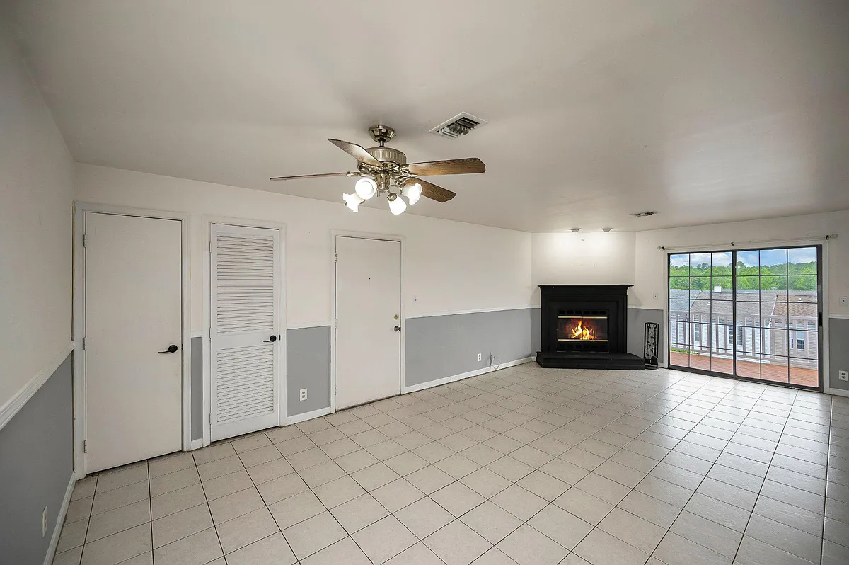 Building Photo - 102 Picadilly Ln #203