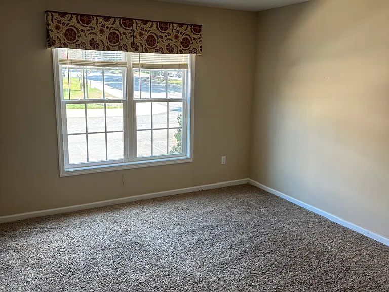 110 Aaron Pl — Photo 6