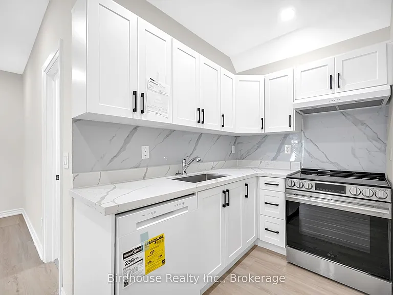 108 Lindsay St S #C — Photo 8