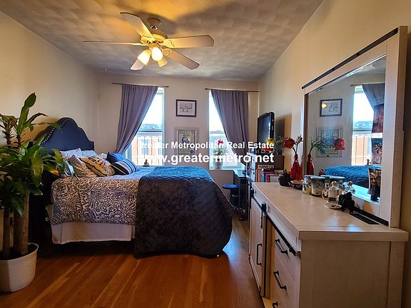 4th image of 433 Hanover St #4C