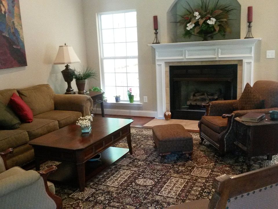 1st image of 561 Hidden Oaks Dr
