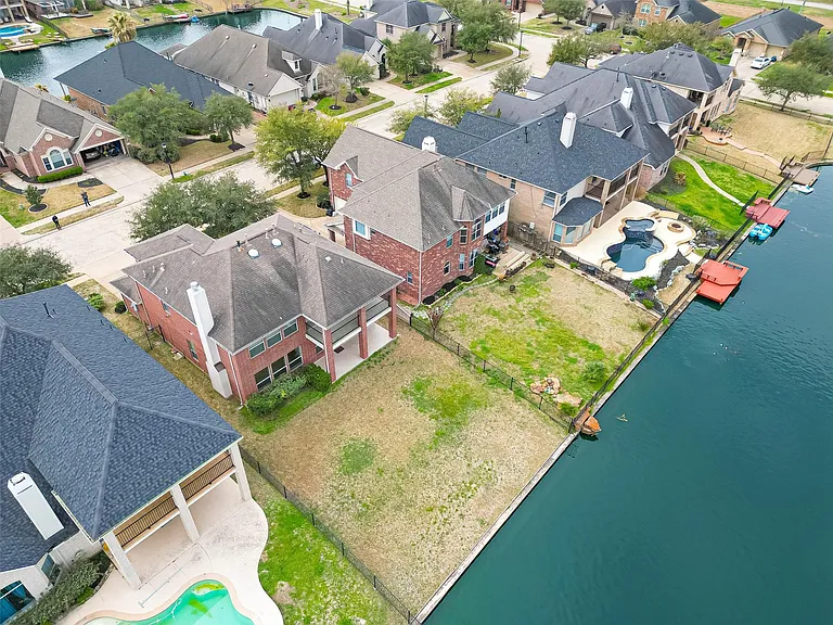 18118 Billabong Crescent Ct — Photo 48