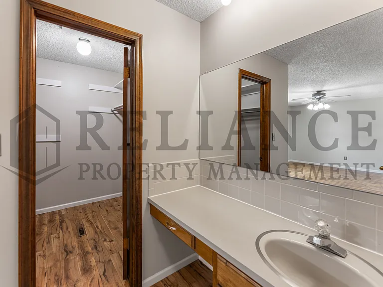 1111 E Redwood Rd — Photo 26