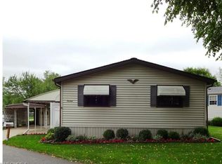 13 Birch Ln #13, Olmsted Falls, OH 44138