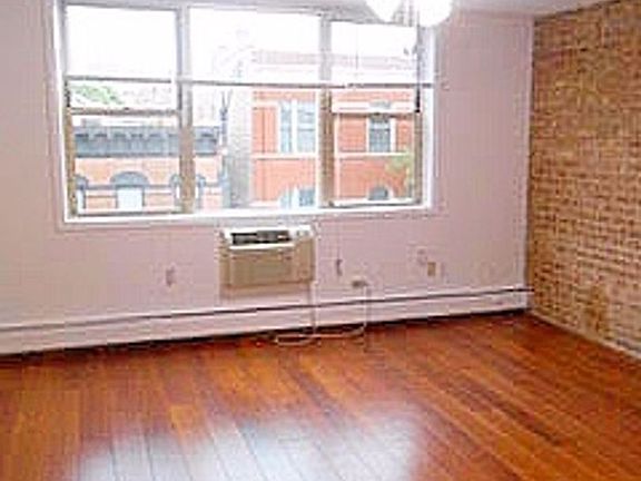 4th image of 2250 N Lincoln Ave APT 302