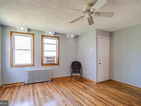 3rd image of 1637 E Cold Spring Ln