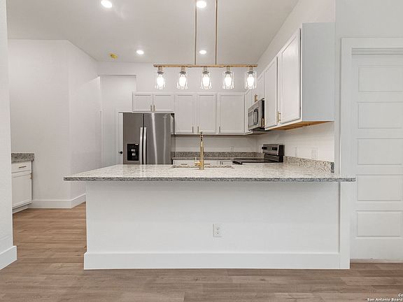 3rd image of 222 Taft Blvd