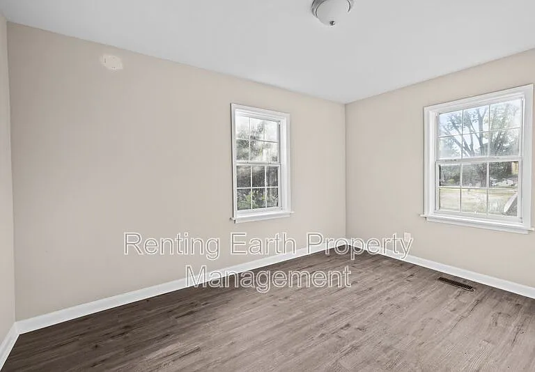 2423 Circle Dr — Photo 10