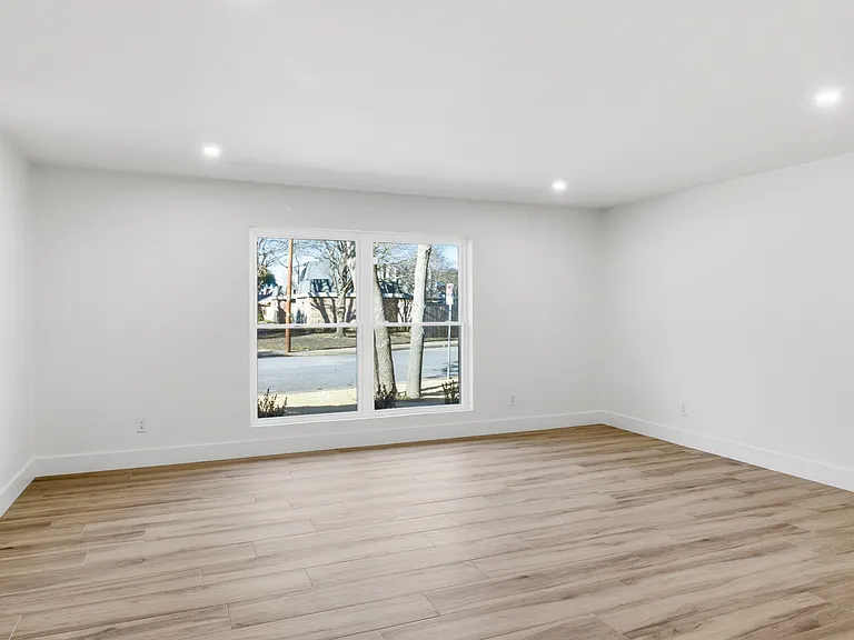 7076 Briarmeadow Dr — Photo 4