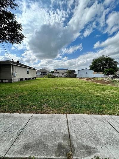 1st image of 2908 Plaza Dr