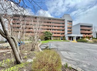 50 Old Kingston Rd #5-606, Toronto, ON M1E 4Y1