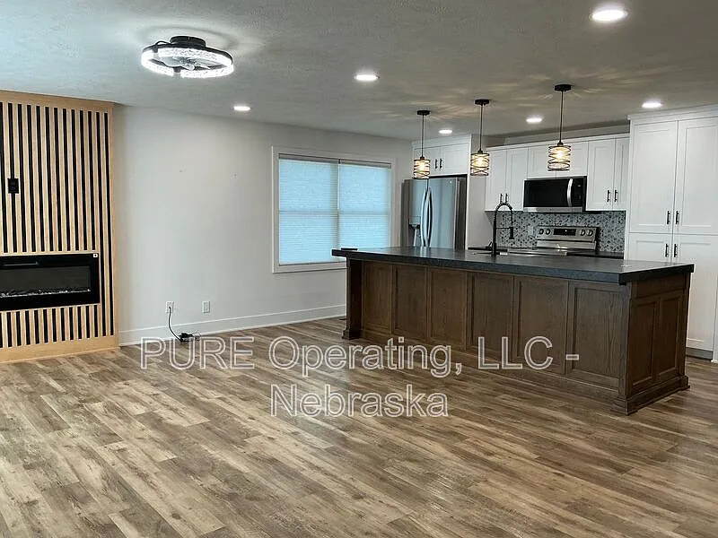 4 bed, 3.5 bath, 1368 sqft, $1,950 — Photo 4