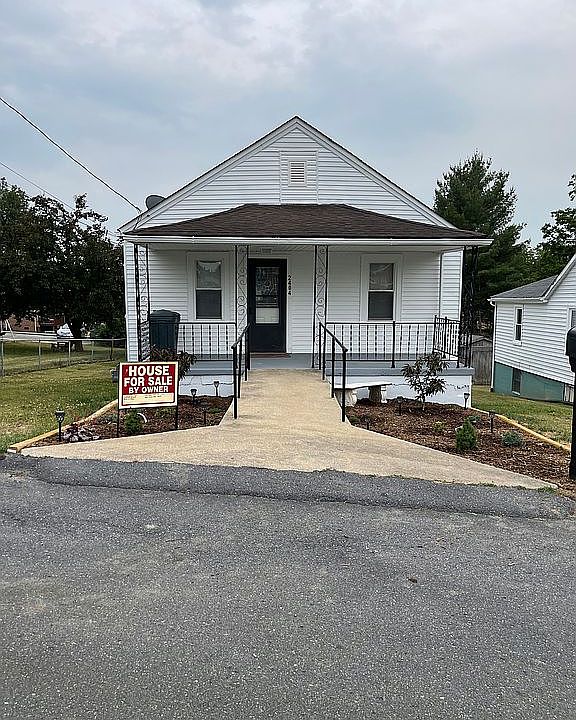 1st image of 2404 3rd St