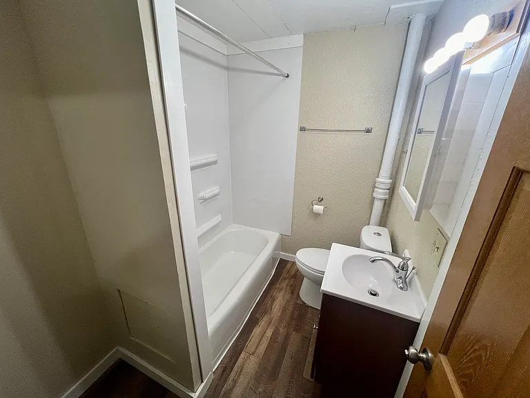 225 Baldwin St — Photo 7