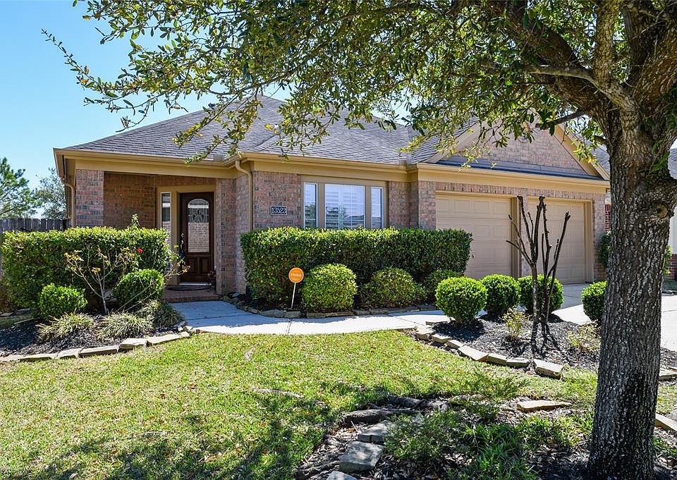 Welcome to your beautiful, built by Perry Homes, designed and featuring amenities that will make your house a home.
