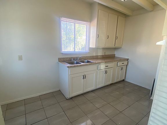 5th image of 4011 1/2 North Dr