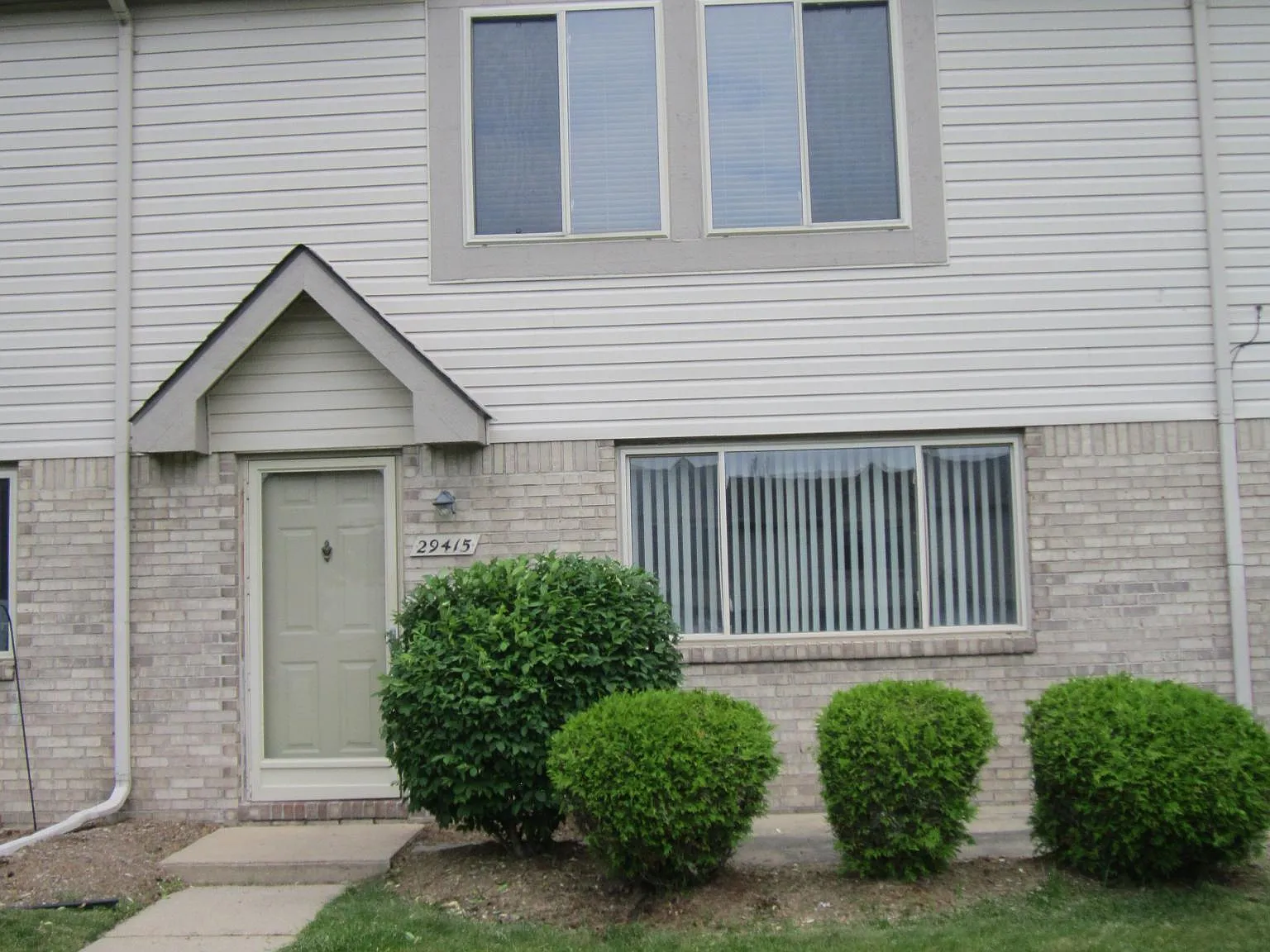 2 bed, 1.5 bath, 1120 sqft, $1,300 — Photo 1