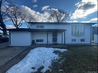 46 Anna Rd, Bay Shore, NY 11706