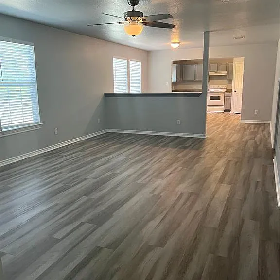 1104 E Walker St — Photo 20