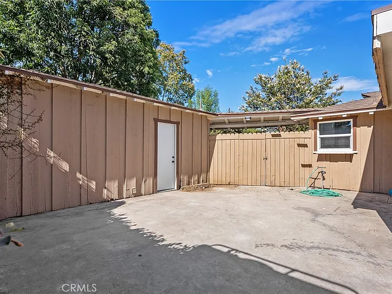 450 W 2nd St — Photo 9