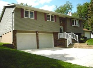 1111 Deer Run Rd, Port Byron, IL 61275