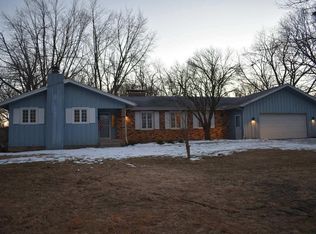 19289 Deerhaven Dr, Bloomington, IL 61705