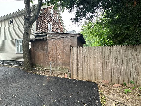 4th image of 205 Roycroft Dr