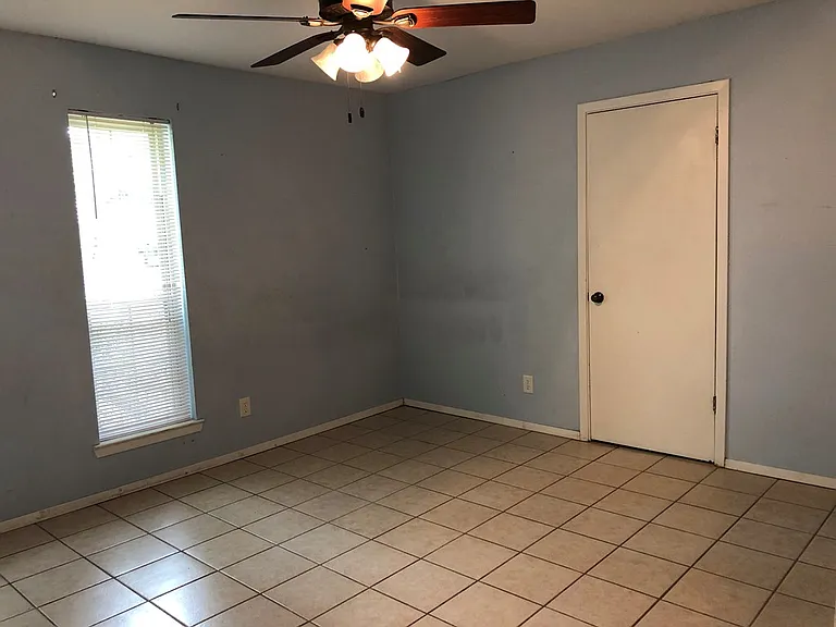 3869 Honeysuckle Ln — Photo 11